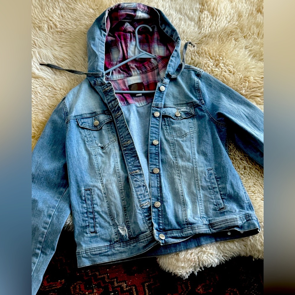 Maurice’s women’s denim jean jacket size M Great condition